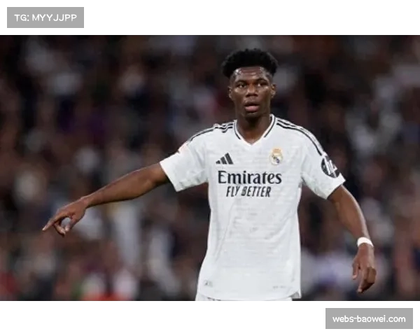 特写：VAR长时间介入判定皇马进球无效，现场球迷报以巨大嘘声